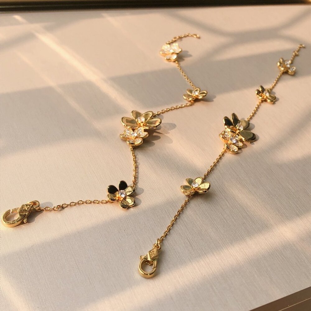 Excellent Used Condition VCA Bracelet - Picture 7 of 9